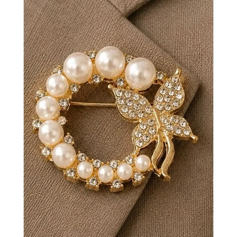 Butterfly Brooch Faux Pearl Rhinestone Gold Tone Circle Wreath Pin